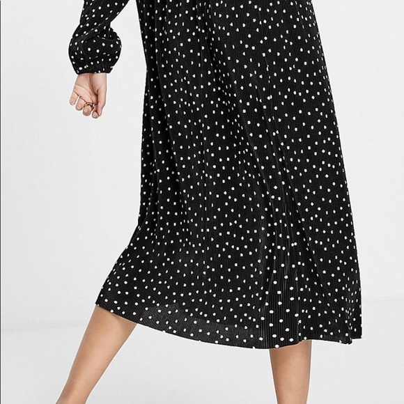 Plisse V-neck midi dress in mono dot print - Picture 4 of 4